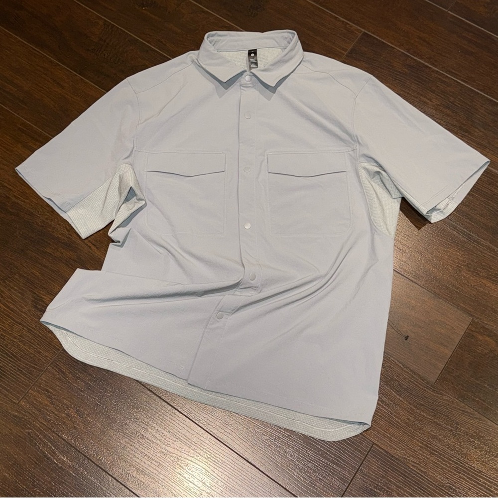 Lululemon Double Pocket Overshirt Short Sleeved Mens Size M Button Up Grey